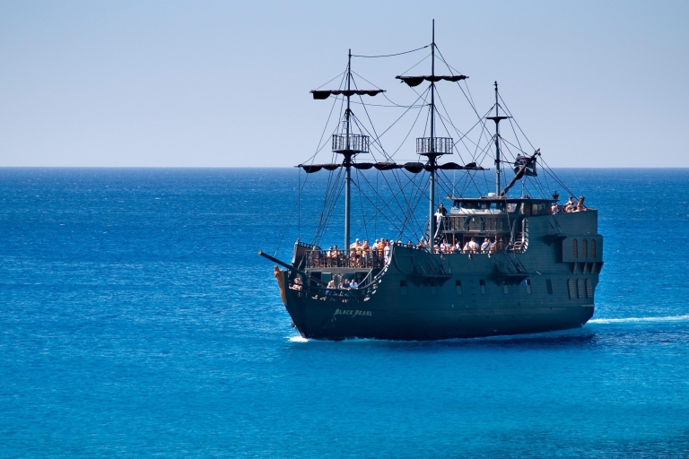 Ayia Napa : Croisière en bateau pirate Black Pearl avec spectacle de canonsCroisière sur la perle noire avec transfert