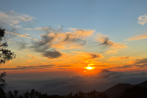 从日惹出发的日出西库尼尔山和迪恩高原之旅从日惹到日出 Sikunir 和 Dieng 高原之旅