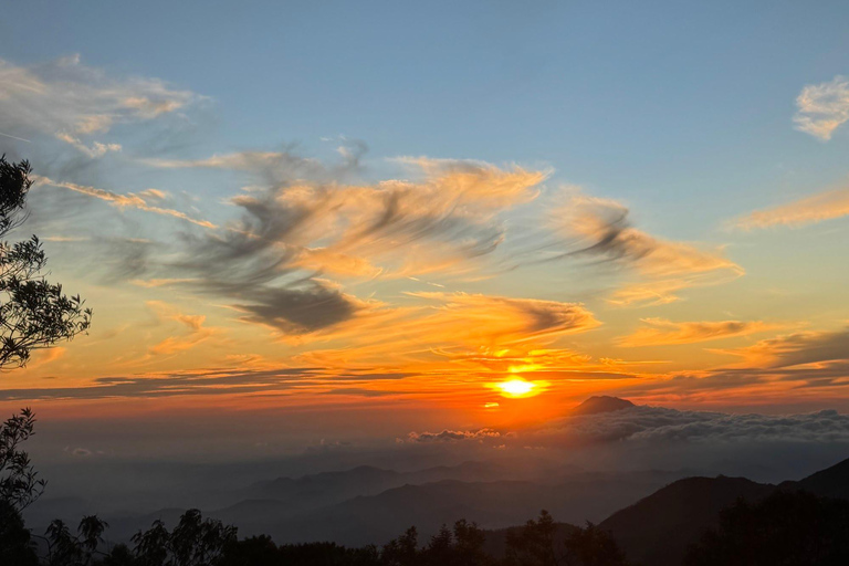 从日惹出发的日出西库尼尔山和迪恩高原之旅从日惹到日出 Sikunir 和 Dieng 高原之旅