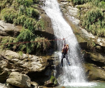 Chiayi: Advanced Canyoning Tour with Natural Waterslide