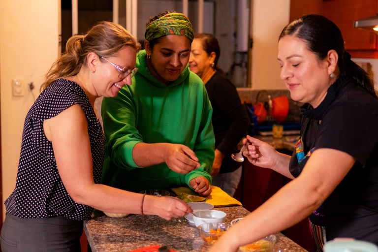 Découvrez l&#039;Équateur : participez à un cours de cuisine andine à CuencaVisite du marché + cours de cuisine