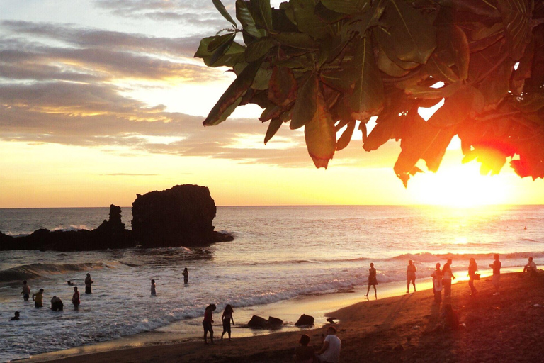 El Salvador: 8 Sites in 2 Days (Beach, Volcano, Mayan Sites, Lakes)