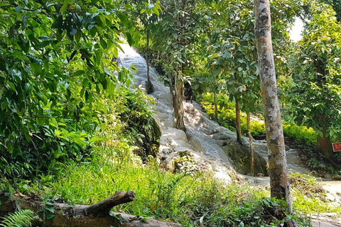 Genieße den Sticky Waterfall und den Chet Si Fountain National Park