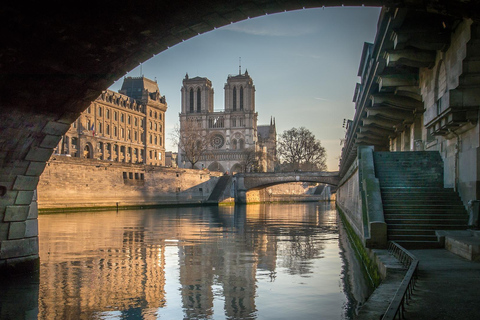 Notre-Dame Outdoor Tour with Pastry & Sainte-Chapelle Entry