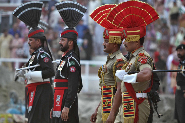 Amritsar: Golden Temple & Wagah Border 3-Day Tour with Hotel