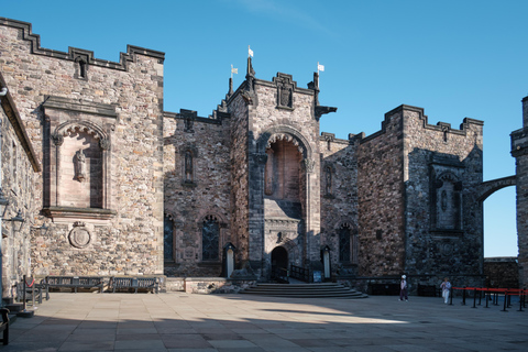 Edinburgh: Castle Guided Tour & Holyrood Palace Ticket