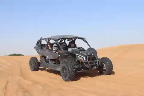 Dubai: Plimbare cu buggy cu șofer și cină opțională cu grătar