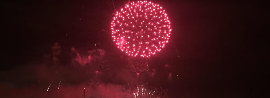 Voguez vers 2026 : feux d'artifice dans la baie de Cascais