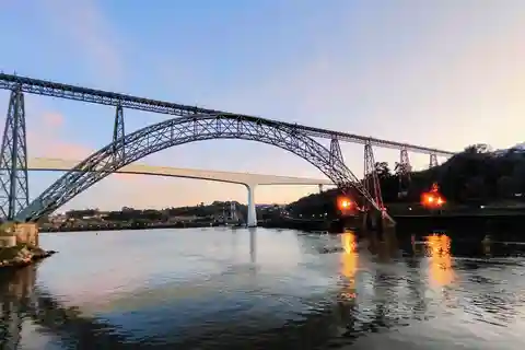 Transfer from Lisbon to Porto with Optional Tourist Stops