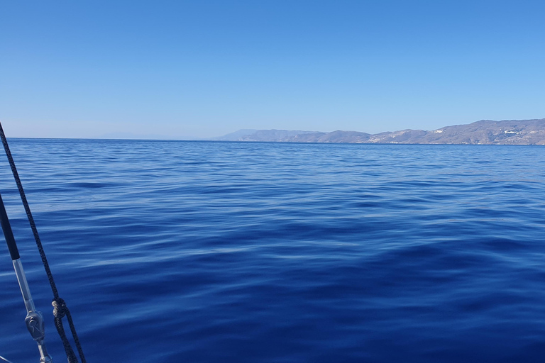 Croisière privée en catamaran sur la Riviera d'Athènes avec repas et boissonsCôte d'Athènes : Croisière privée en catamaran avec repas et boissons