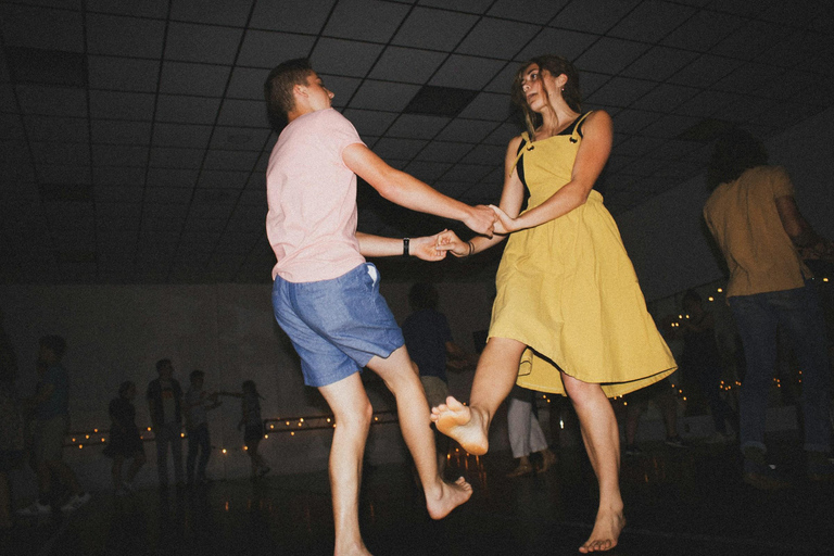 Medellín: Personalized Salsa Dance Class with Professional