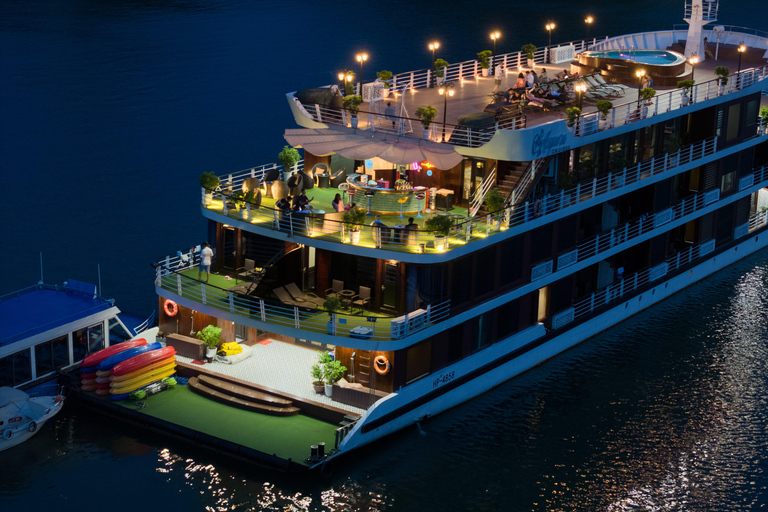 Luxury Halong 2-Day 5 Star Cruise: Balcony, Bathtub Room Junior Suite with private balcony - 1st floor