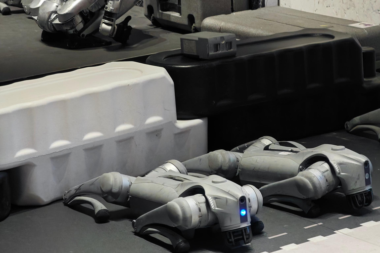 Shanghai Tech Tour: Driverless Taxi, Drone Delivery & Robots