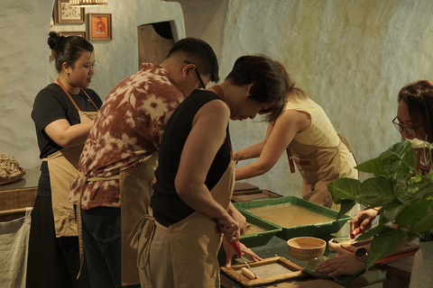 Da Nang: Workshop on making Dó paper and Dó paper notebooks