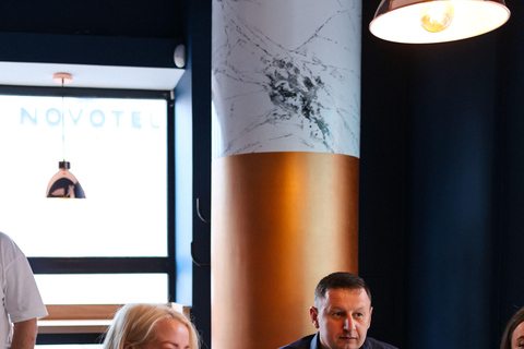 Degustacja ginu w barze Ginnery Gin Bar w Warszawie