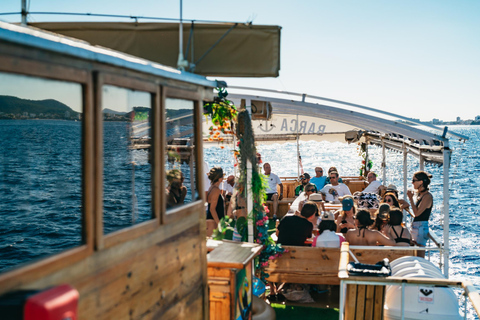 Palma de Mallorca: fiesta en barco de día con todo incluidoPalma de Mallorca: experiencia en barco todo incluido de día