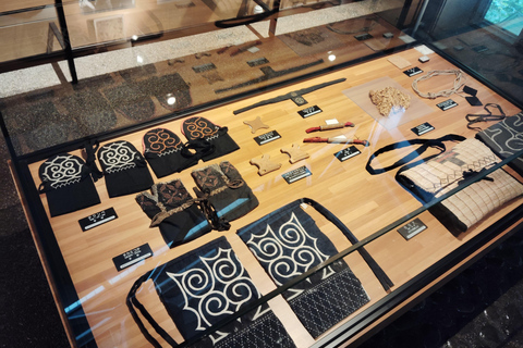 Hokkaido: Excursão cultural Ainu em Nibutani com entrada no museu