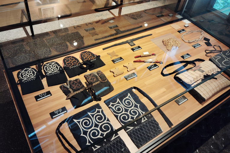 Hokkaido: Excursão cultural Ainu em Nibutani com entrada no museu