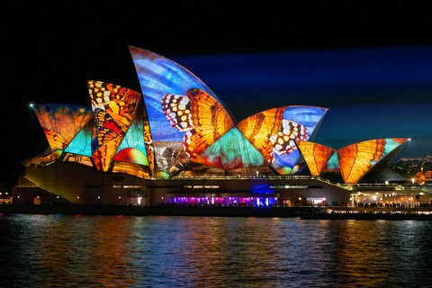 Sydney: VIVID Harbour Private Boat (15 people) Food & Drinks
