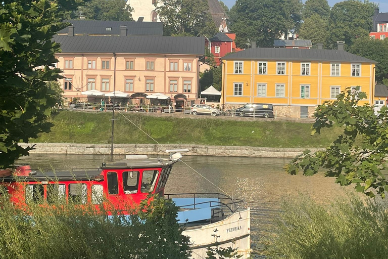 Porvoo médiéval privé en voiture depuis HelsinkiPrivé de Helsinki à Porvoo médiéval en voiture