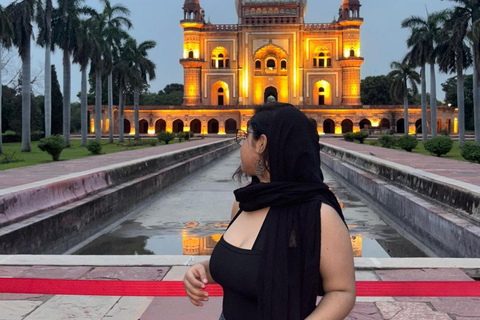 Delhi by Night: Private 3-Hour Luxury Car Tour Tour with a Guide Service Only