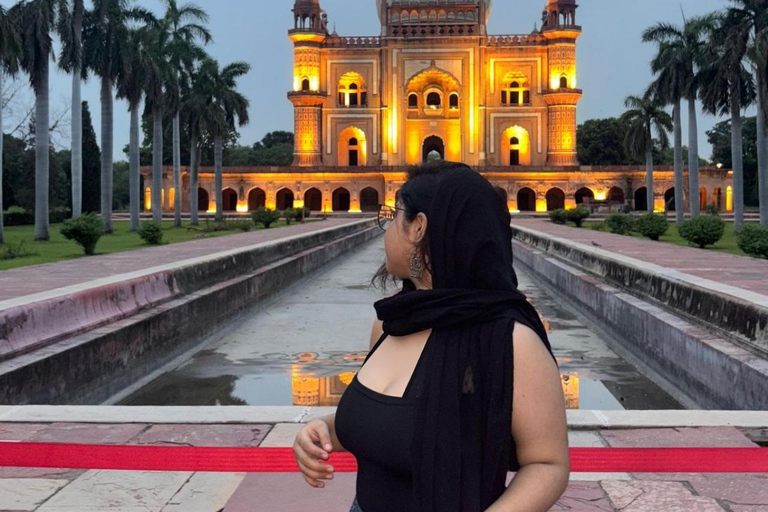 Delhi by Night: Private 3-Hour Luxury Car Tour Tour with a Guide Service Only