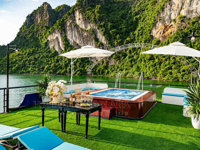 Hanoi: Ha Long Bay cruise 5 stars and Kaykaying