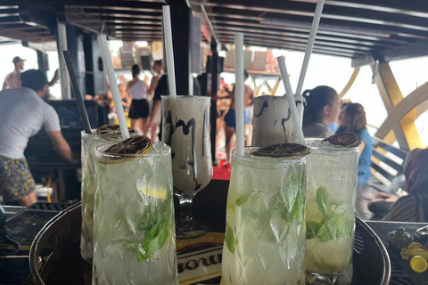 Alanya: Romantic Boat Tour with Lunch and Drinks