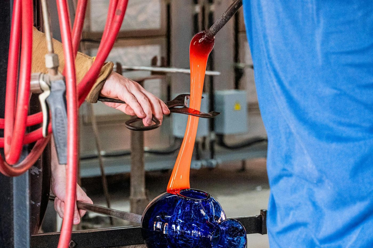 Murano, Burano, Torcello Day Tour by Classic Venetian Boat Tour in Spanish - Murano & Burano