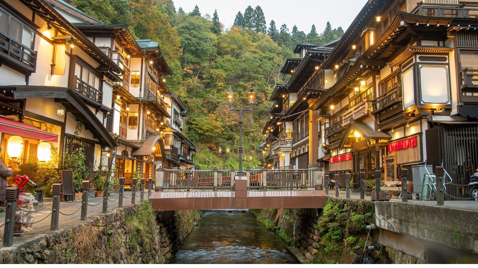Fuchsdorf & Ginzan Onsen: Eine magische Tagestour