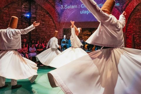 Istanbul : spectacle du Mevlevi Sema et derviches tourneurs