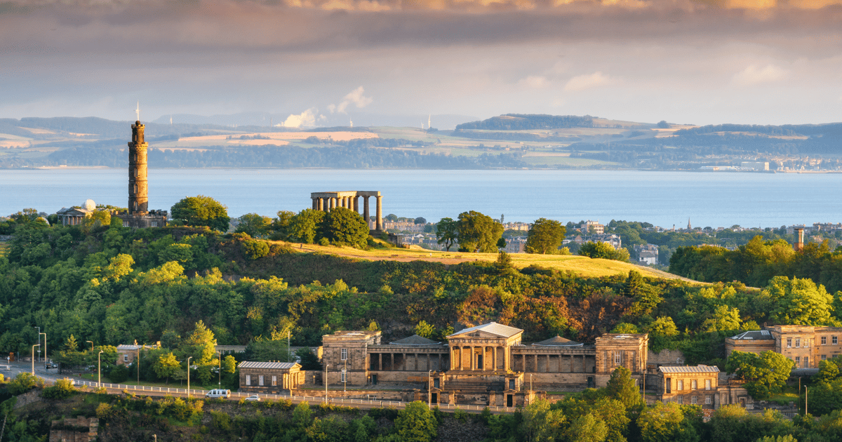 Edinburgh: Old Town Walking Tour with an APP | GetYourGuide