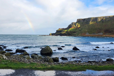 Belfast: Giant's Causeway and Derry Guided Day Trip