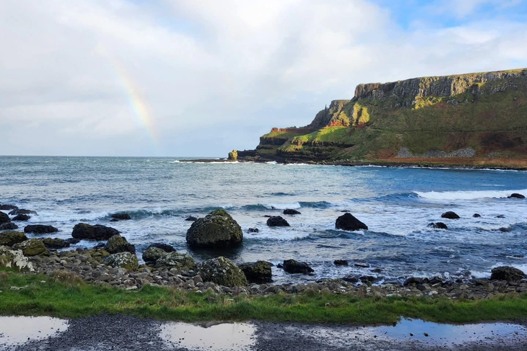 Belfast: Giant's Causeway and Derry Guided Day Trip