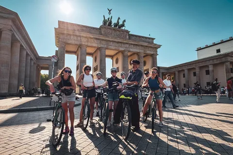 Berlin: Guided Bike Tour to Explore the Highlights