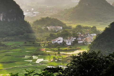 Yangshuo dévoilée : vue sur le karst, dérive en bambou et coucher de soleil en trainGuide pour les autres langues