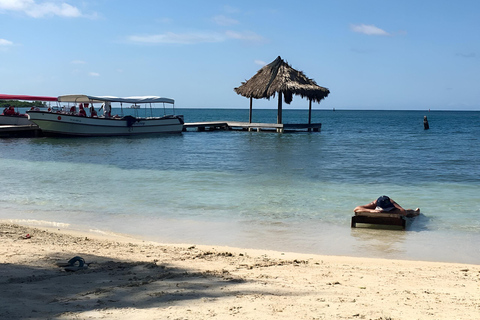 Cartagena: VIP Tour to Playa Tranquila with snorkeling + Luminous plankton