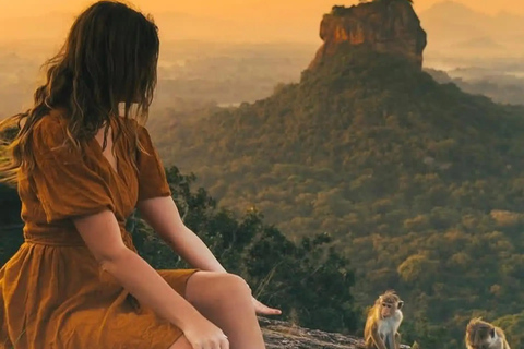 Sigiriya: Pidurangala Rock Sunrise or Sunset Photo Tour