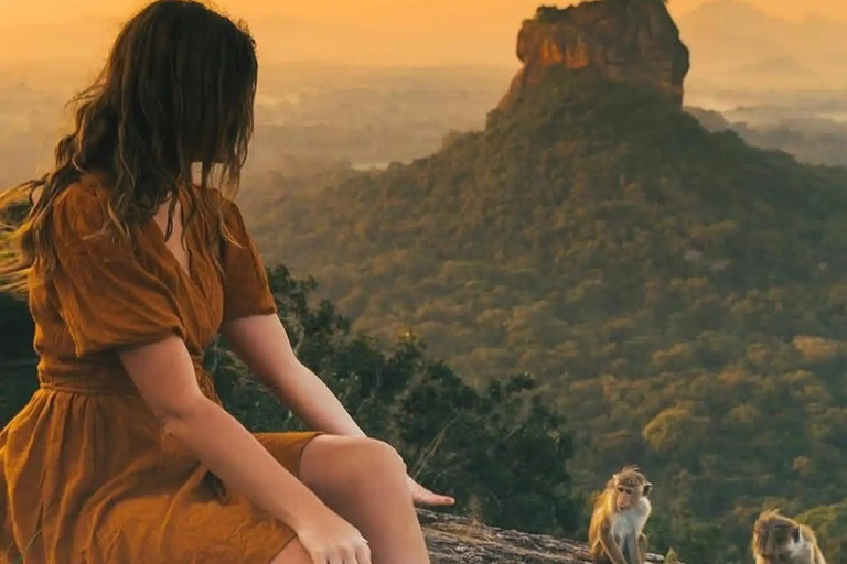 Sigiriya: Pidurangala Rock Sunrise or Sunset Photo Tour