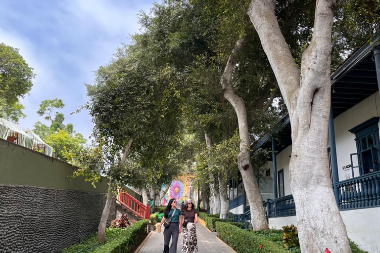 Lima: Private Tour of Barranco, La Herradura, and the Pachacámac Sanctuary