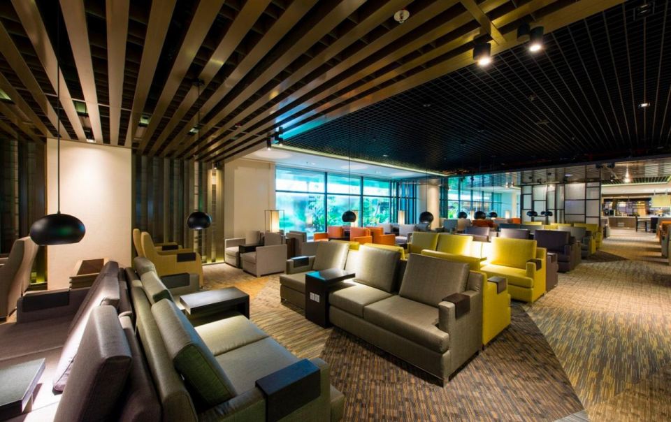 Singapore: Changi Lounge Access at Jewel Changi Airport | GetYourGuide