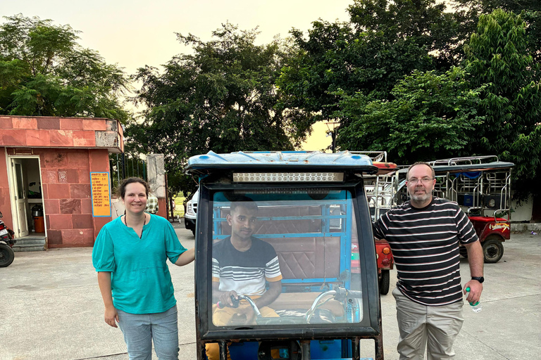 Delhi : excursion de 5 jours dans le Triangle d&#039;Or avec un guide germanophoneExcursion de 5 jours avec hébergement dans des hôtels 4 étoiles