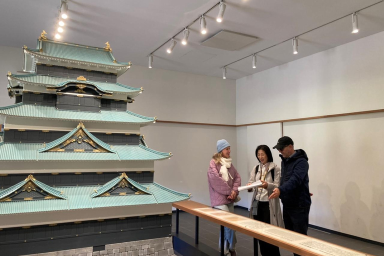 Tokyo: East Garden of the Imperial Palace Walking Tour