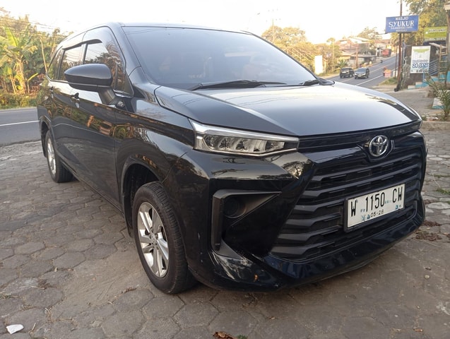 Surabaya: Private Car Charter with Professional Driver