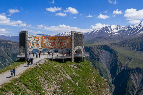 From Tbilisi to Kazbegi, Gudauri, Ananuri and Zhinvali lake.