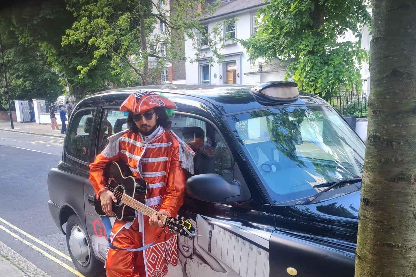 London: Rock N Roll Beatles Private Black Cab Tour