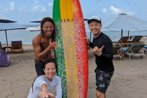 Canggu: Lezione di surfLezione con 2 studenti per ogni istruttore