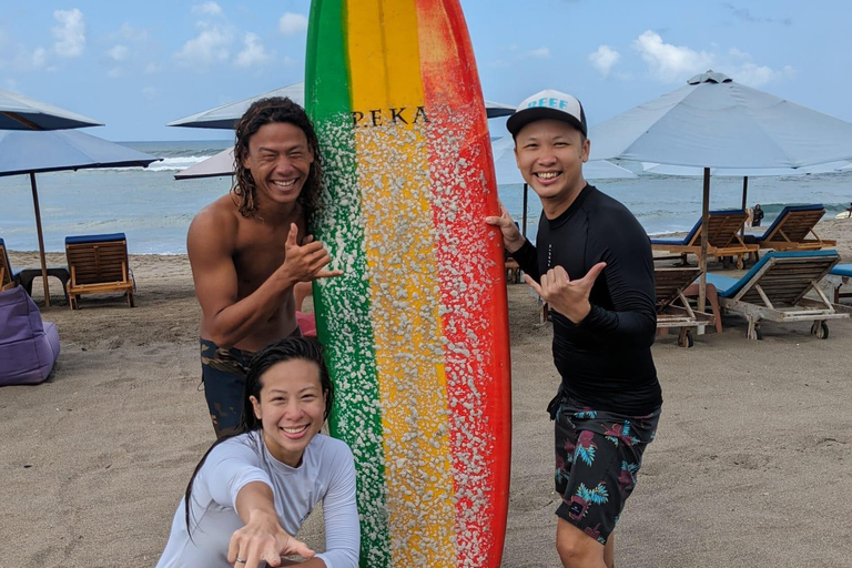 Canggu: Lezione di surfLezione con 2 studenti per ogni istruttore