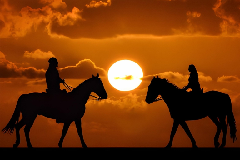 Paardrijtour bij zonsondergang op het strand van Macau met transfers