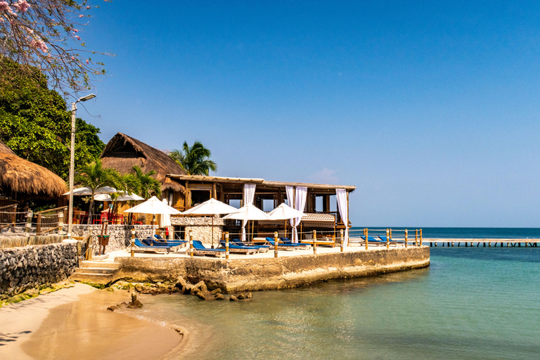 From Cartagena: Visit 5 Islands with snorkeling, beaches and buffet lunch